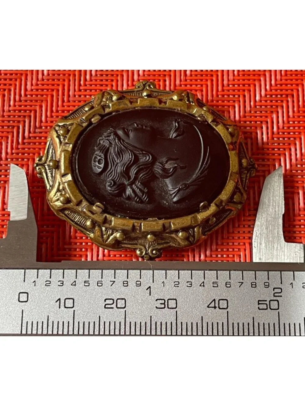 Vintage Molded Glass Cameo Fur Clip Faux Carnelian Burgundy Female Portrait Clas